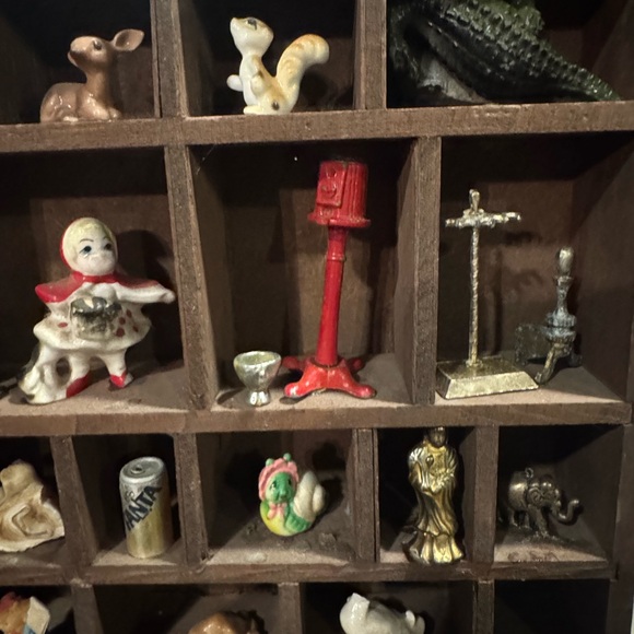 Vintage Printer’s Tray Filled w/ 100+ Miniatures • Advertising • Metal & Japan!! - Picture 11 of 17